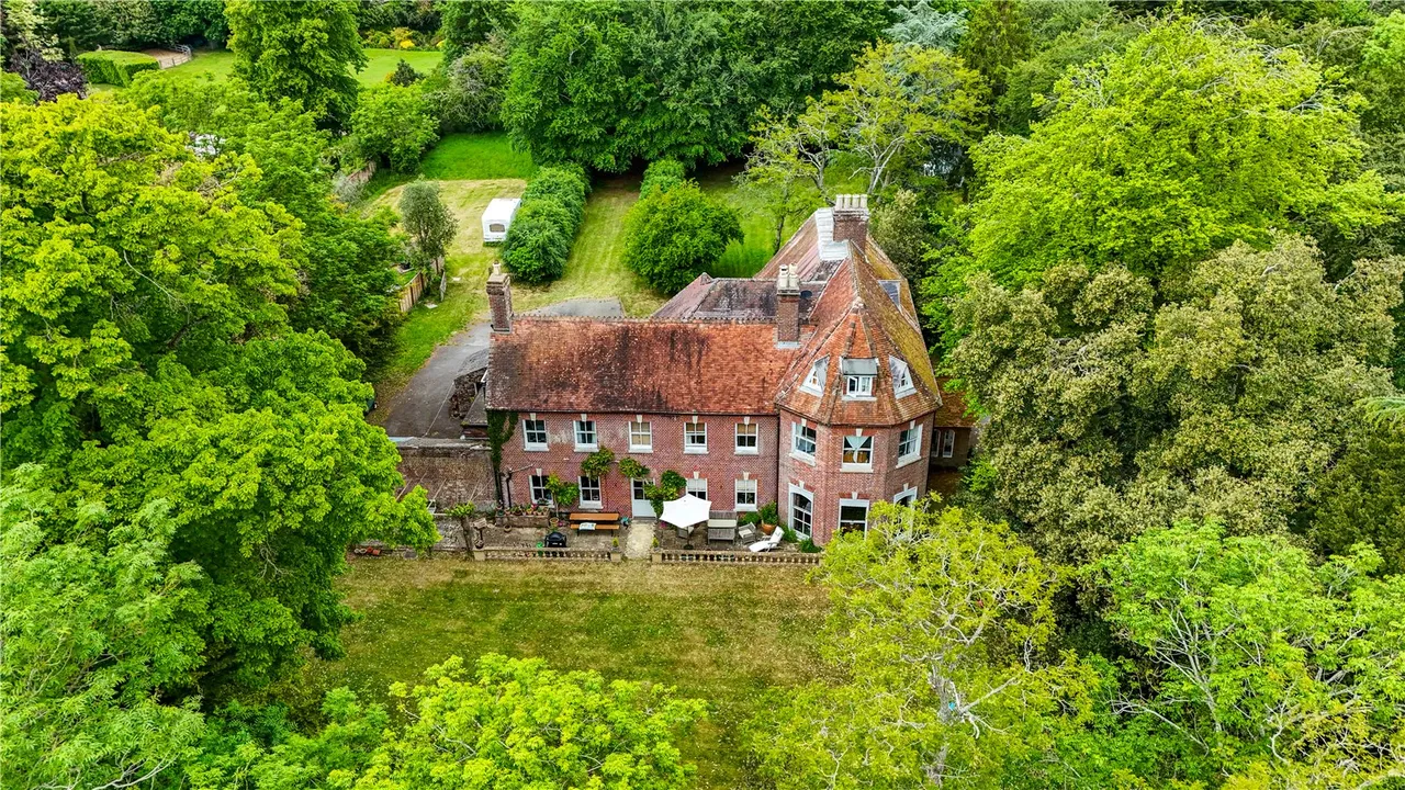 8 bed house for sale, Sopley, Christchurch, BH23