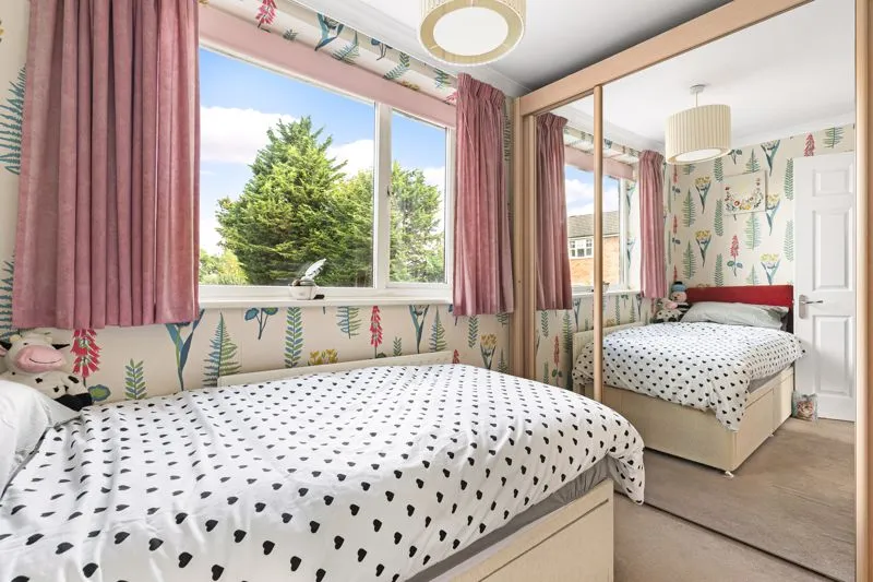 High Tree Close, Row Town KT15 1BT, photo 12
