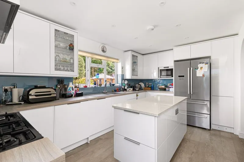 High Tree Close, Row Town KT15 1BT, photo 4