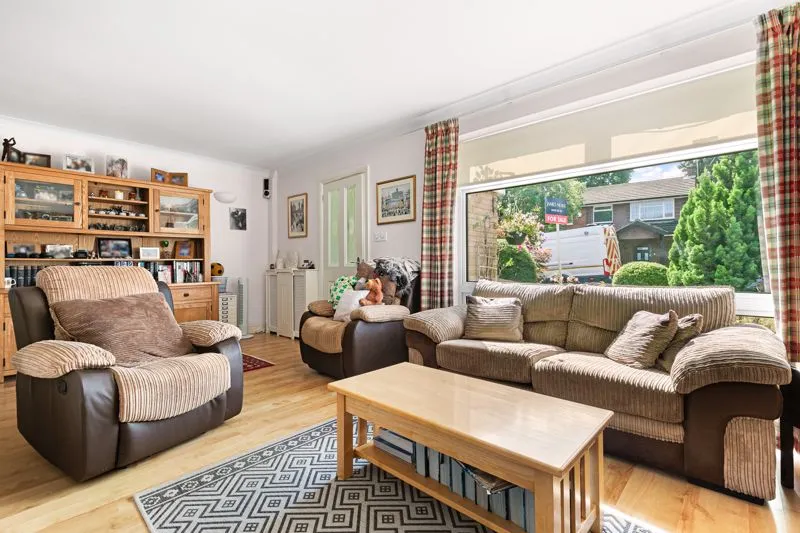 High Tree Close, Row Town KT15 1BT, photo 5