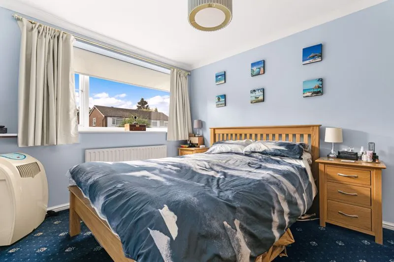 High Tree Close, Row Town KT15 1BT, photo 11