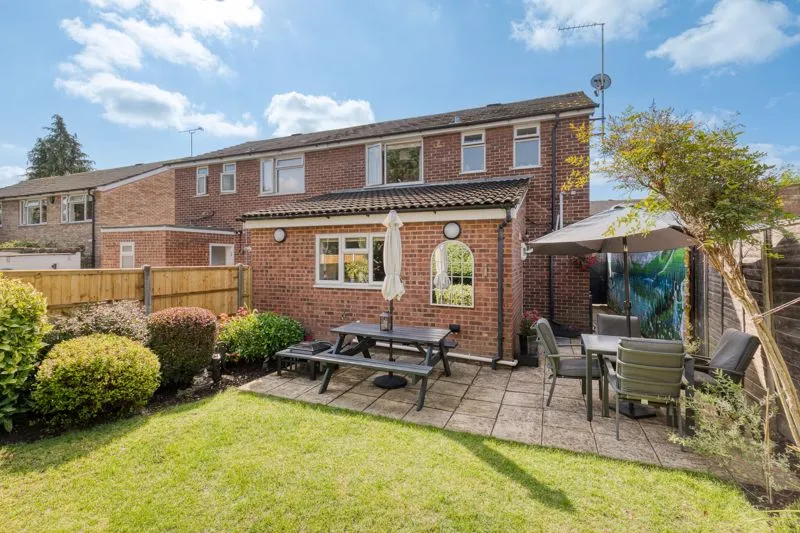 High Tree Close, Row Town KT15 1BT, photo 14