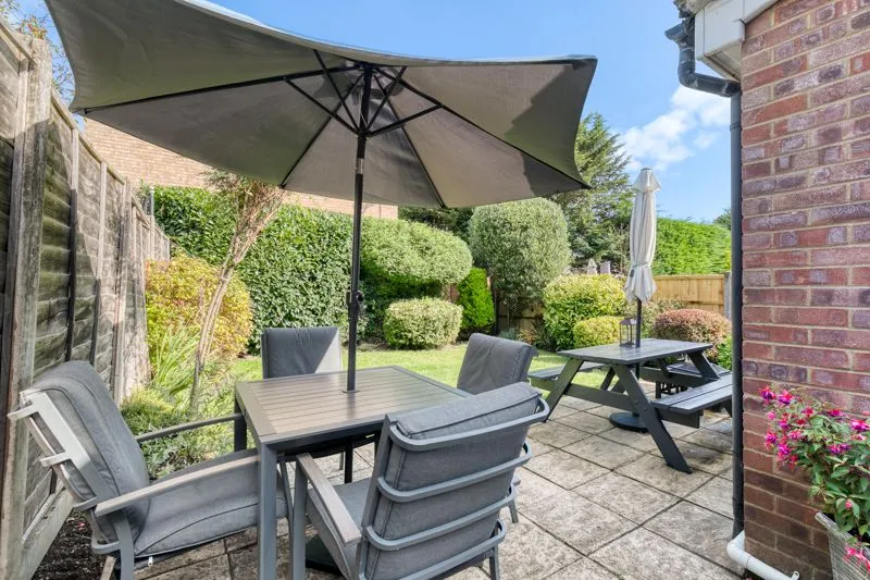 High Tree Close, Row Town KT15 1BT, photo 15