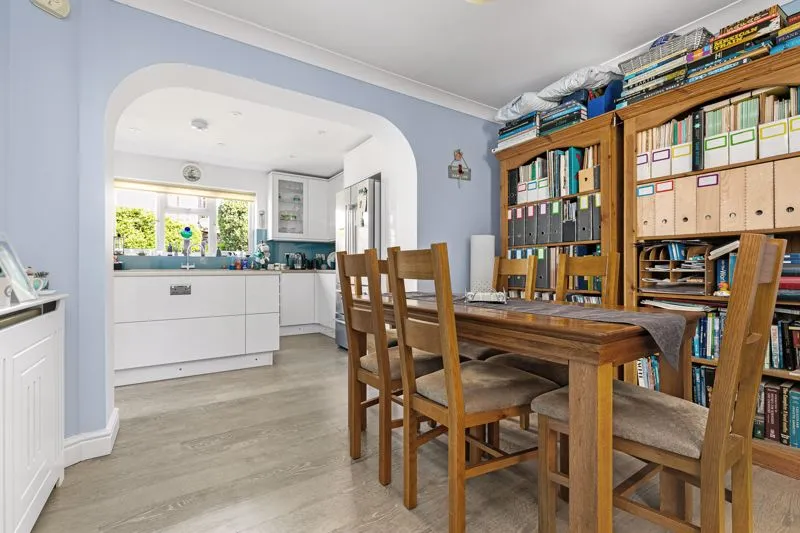 High Tree Close, Row Town KT15 1BT, photo 6