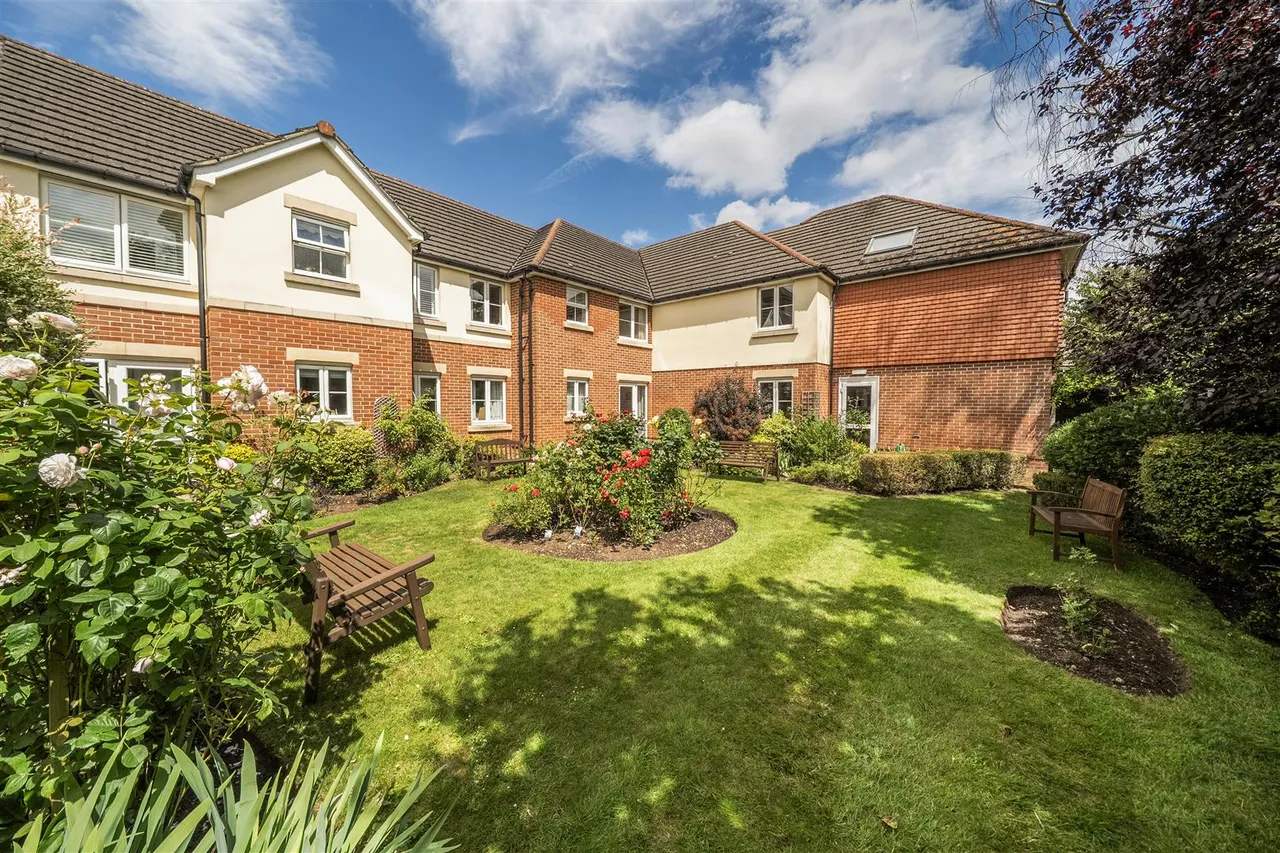 Guildford Road, Lightwater, GU18, photo 16