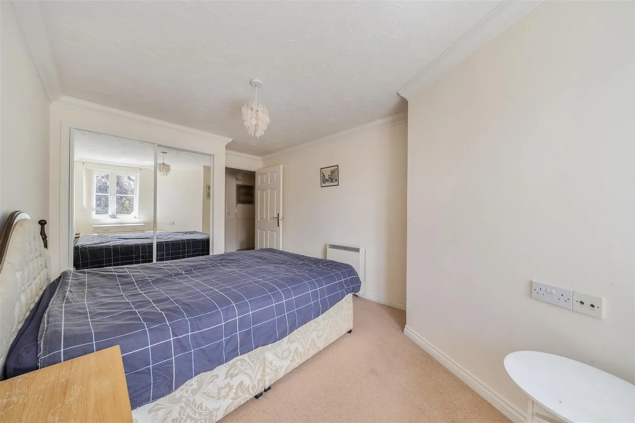 Guildford Road, Lightwater, GU18, photo 8