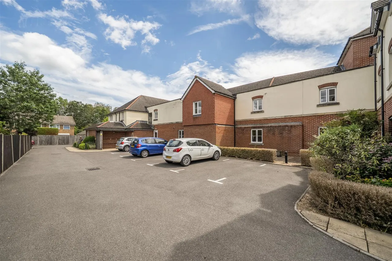 Guildford Road, Lightwater, GU18, photo 17