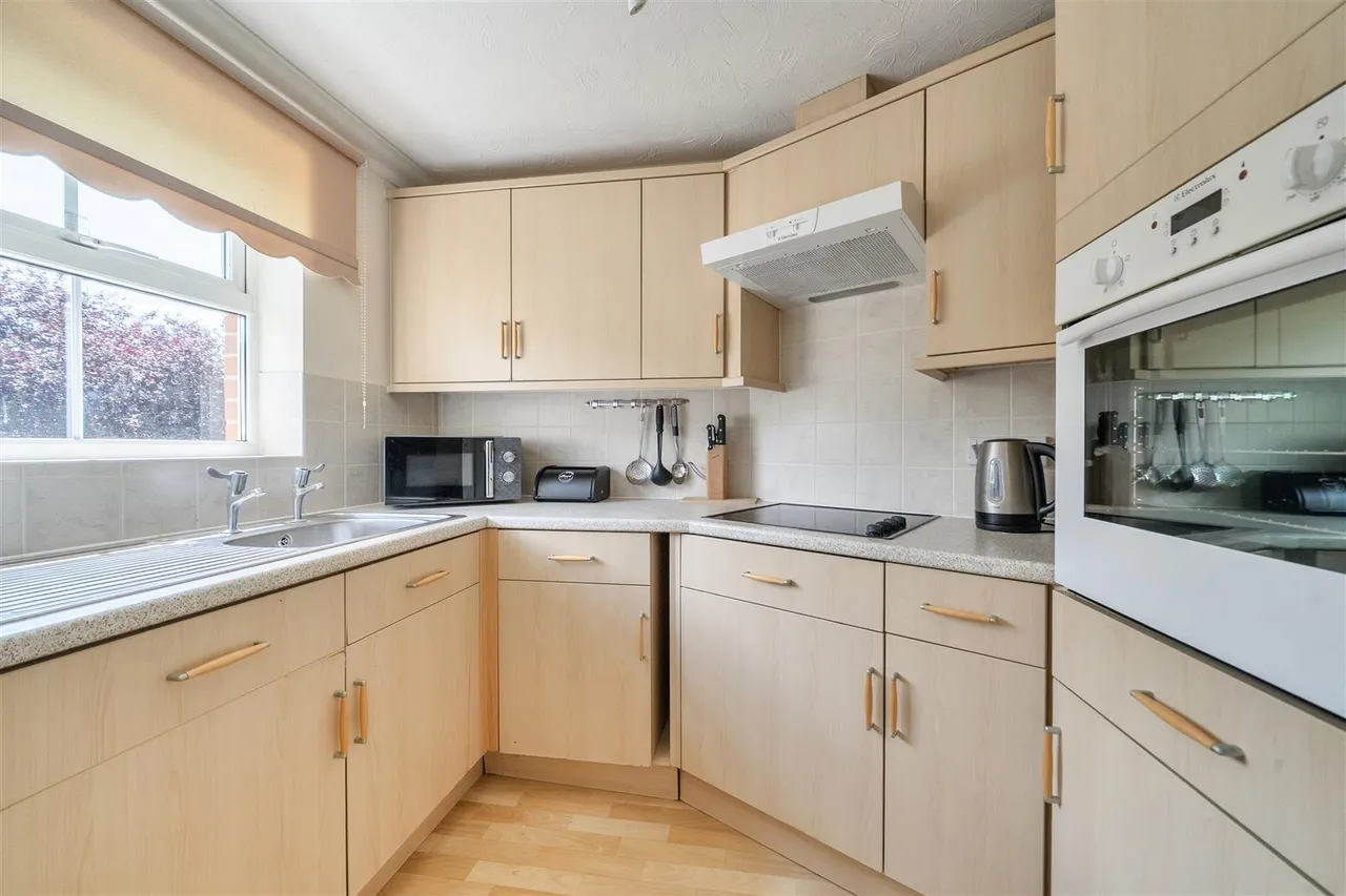 Guildford Road, Lightwater, GU18, photo 6