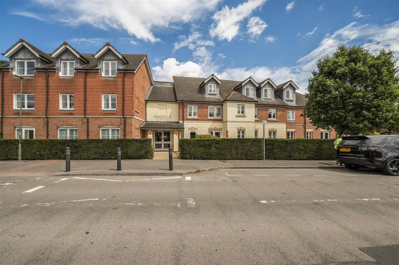 Guildford Road, Lightwater, GU18, photo 18