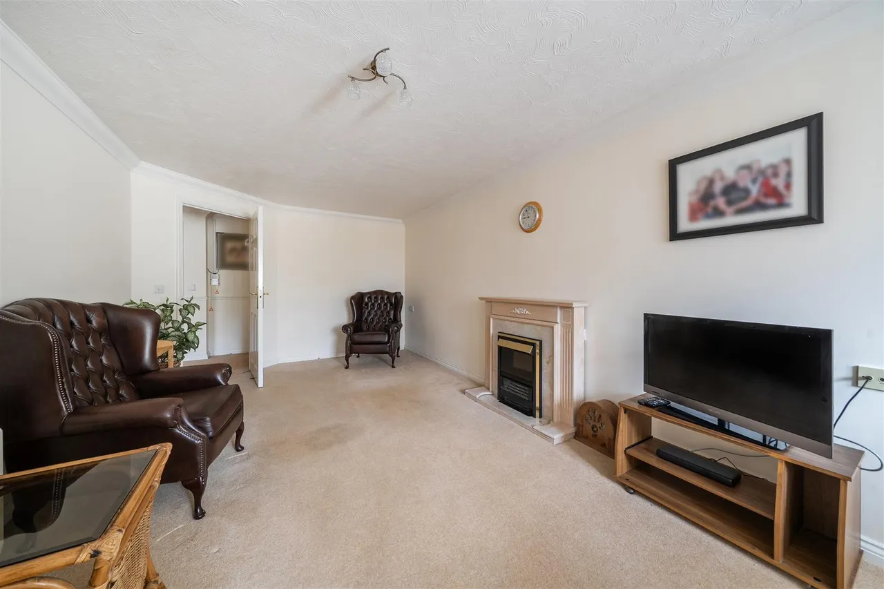 Guildford Road, Lightwater, GU18, photo 3