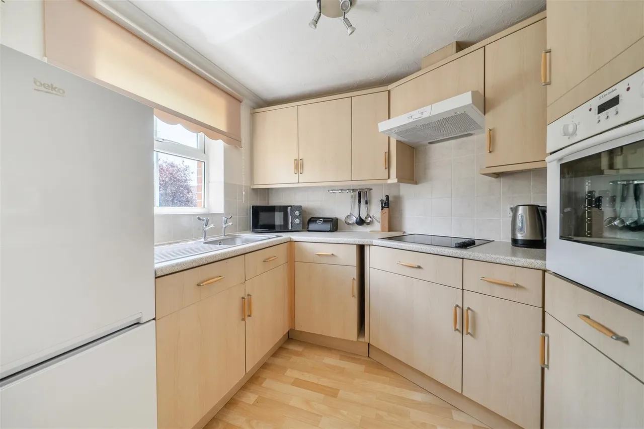 Guildford Road, Lightwater, GU18, photo 7