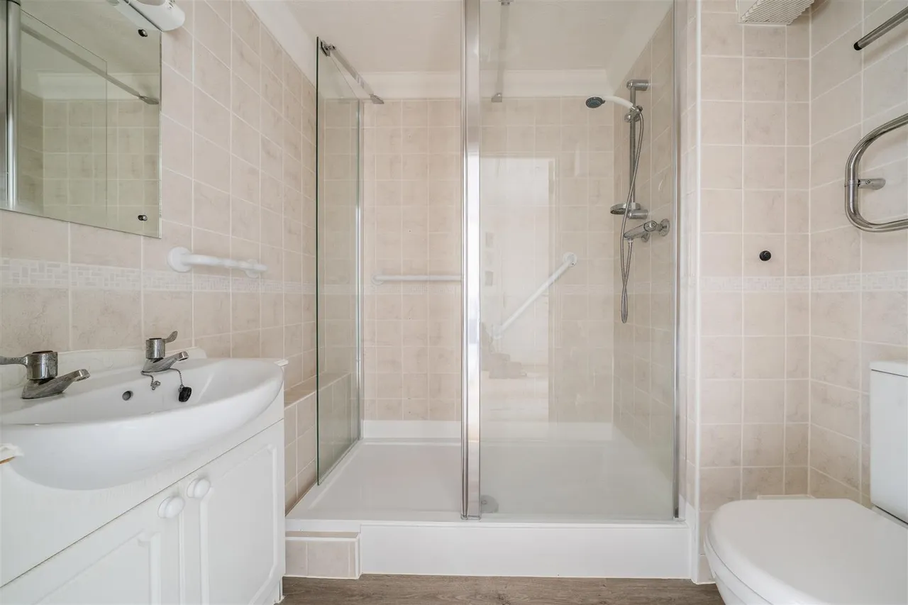 Guildford Road, Lightwater, GU18, photo 10