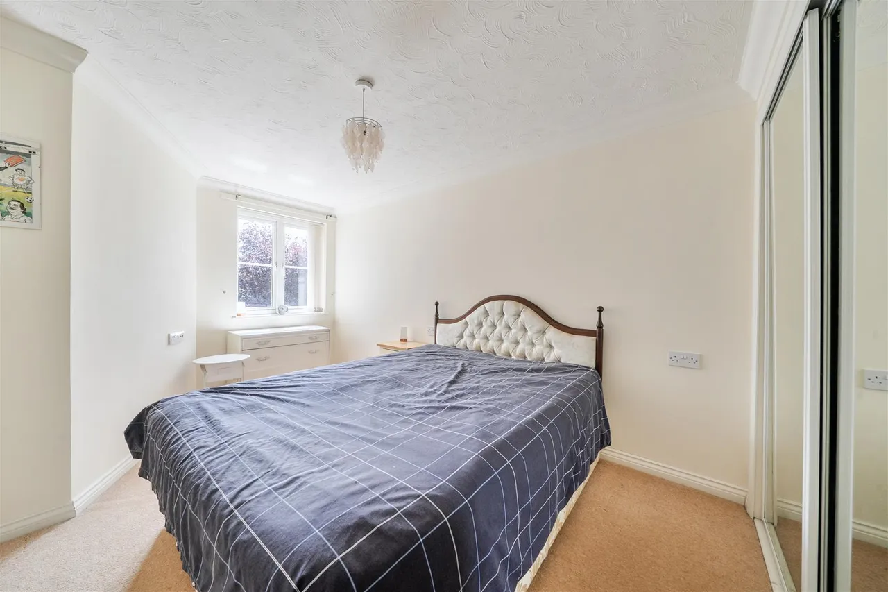 Guildford Road, Lightwater, GU18, photo 9