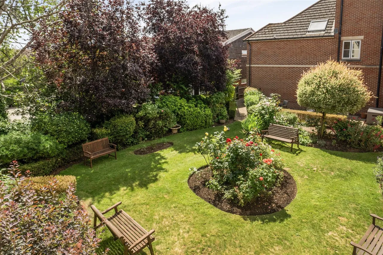 Guildford Road, Lightwater, GU18, photo 11