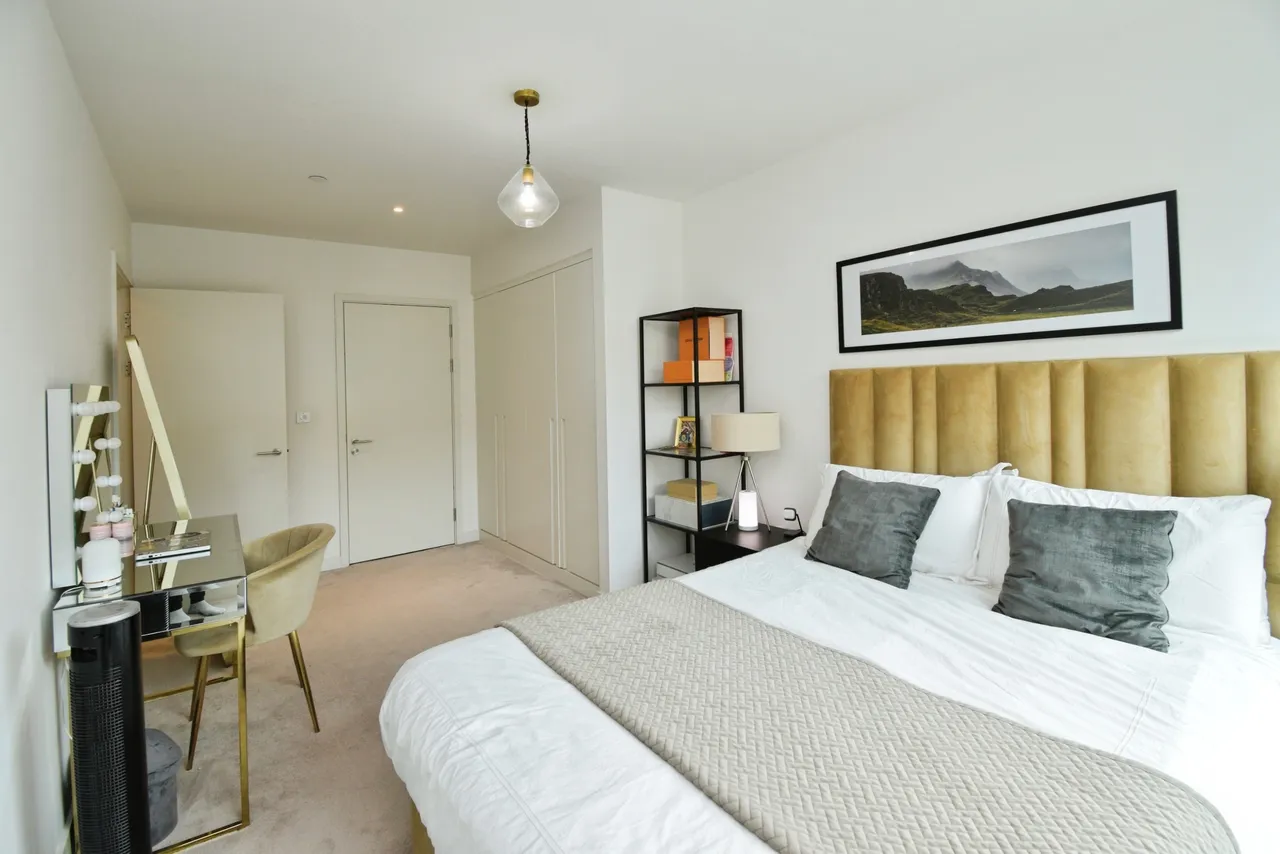 42 Royal Crest Avenue, London, photo 7