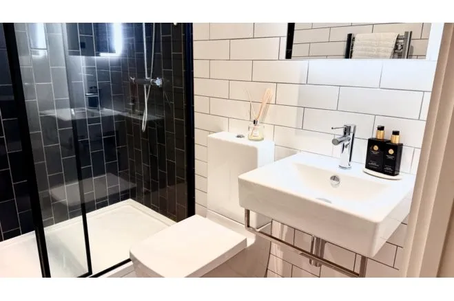 42 Royal Crest Avenue, London, photo 10