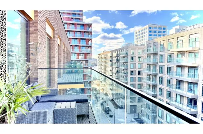 42 Royal Crest Avenue, London, photo 4