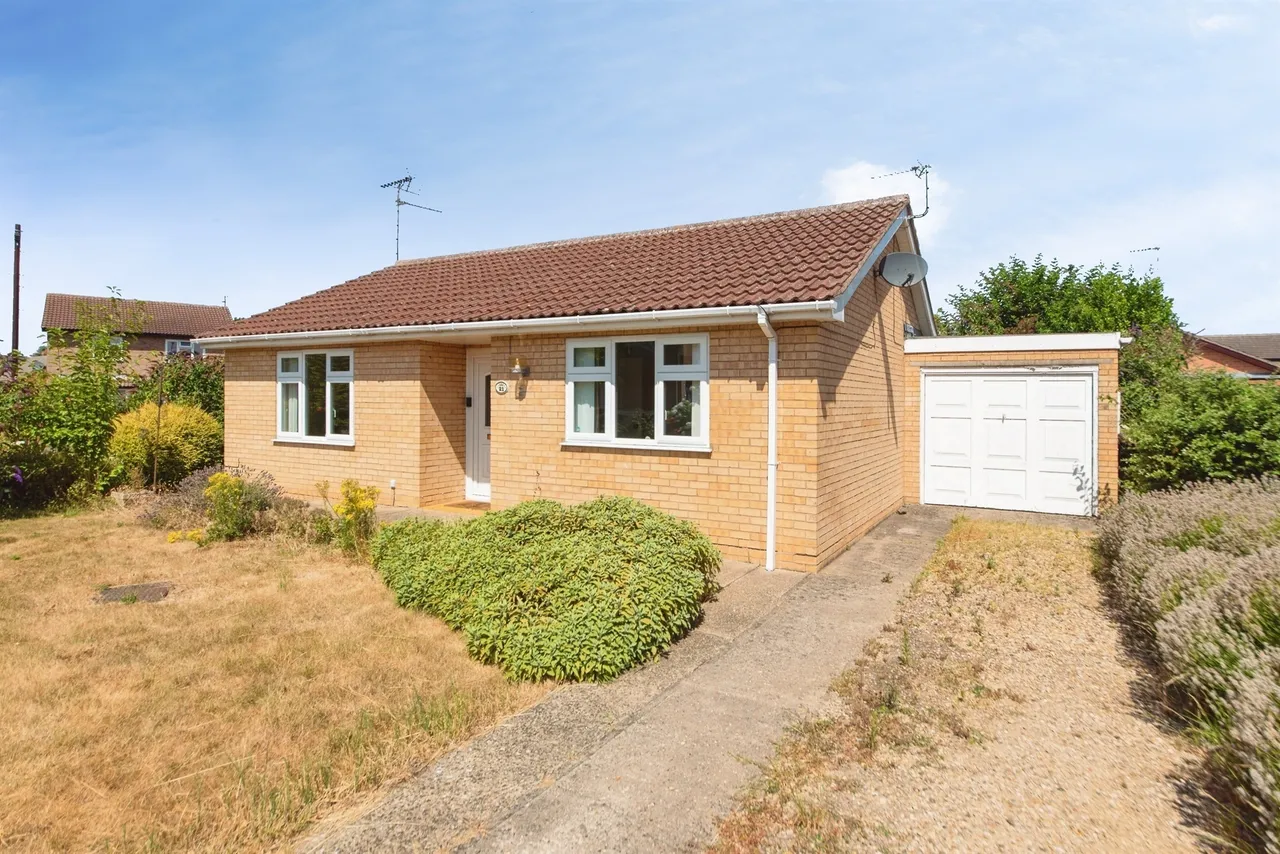2 bed house for sale, Saxon Close, Spalding, PE12