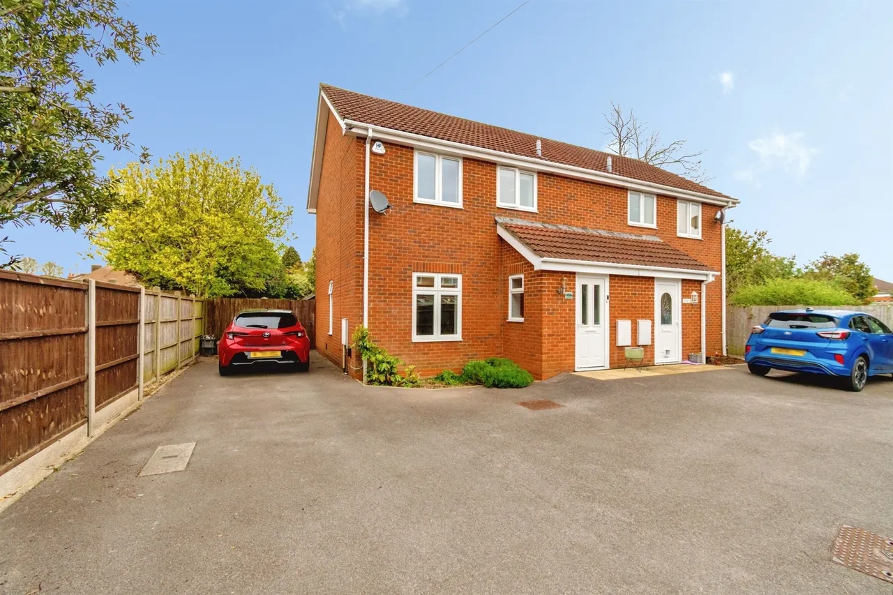 3 bed house for sale — Chestnut Avenue, Eastleigh