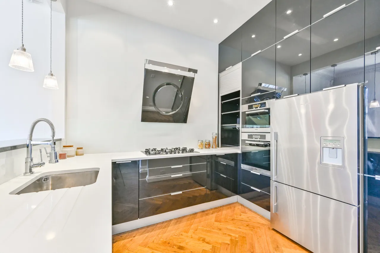 Flat 3, 28 North Audley Street, London, photo 4