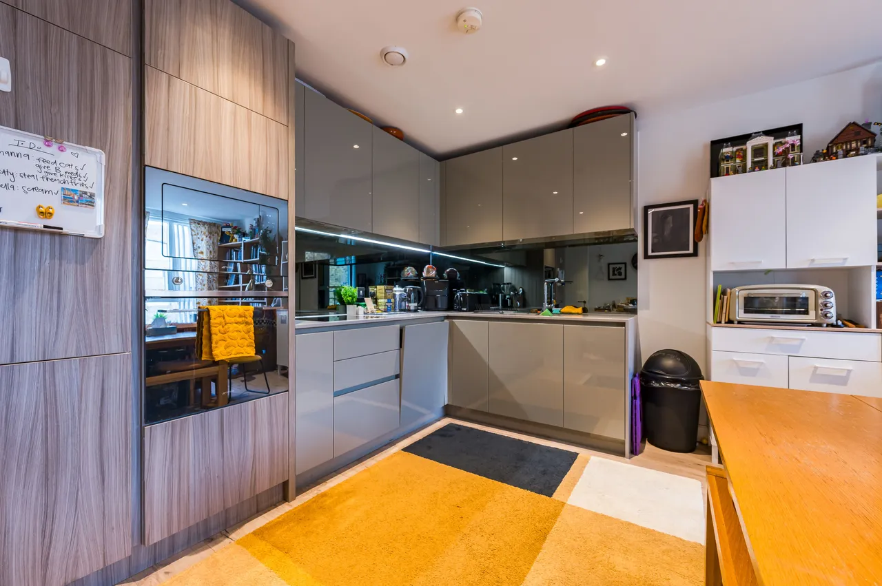 Flat 38, Cooper Court, Smithfield Square, High Street, London, photo 5