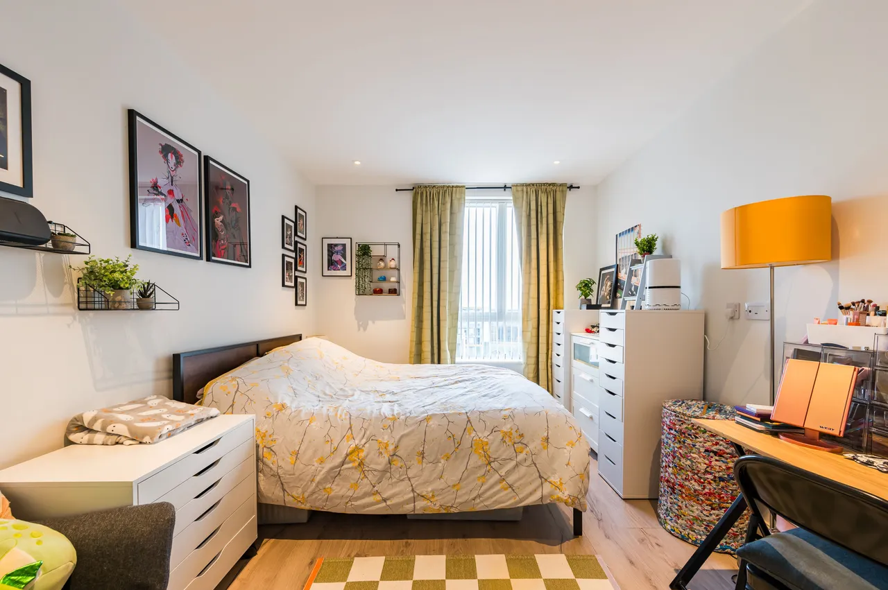 Flat 38, Cooper Court, Smithfield Square, High Street, London, photo 4