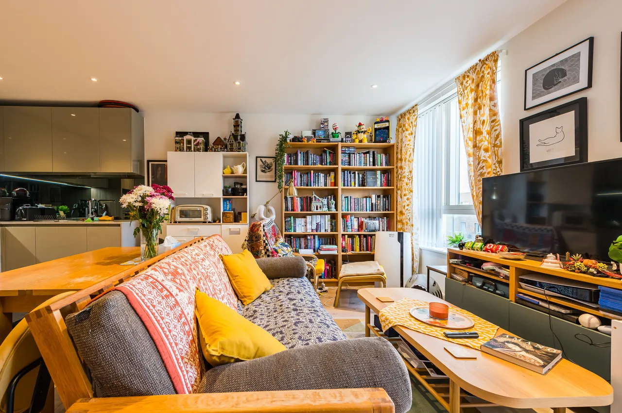 Flat 38, Cooper Court, Smithfield Square, High Street, London, photo 9