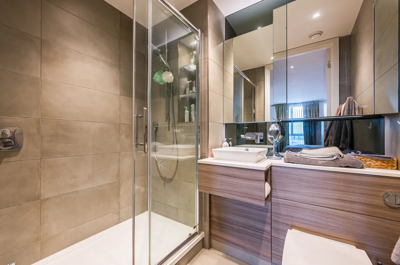 Flat 38, Cooper Court, Smithfield Square, High Street, London, photo 8