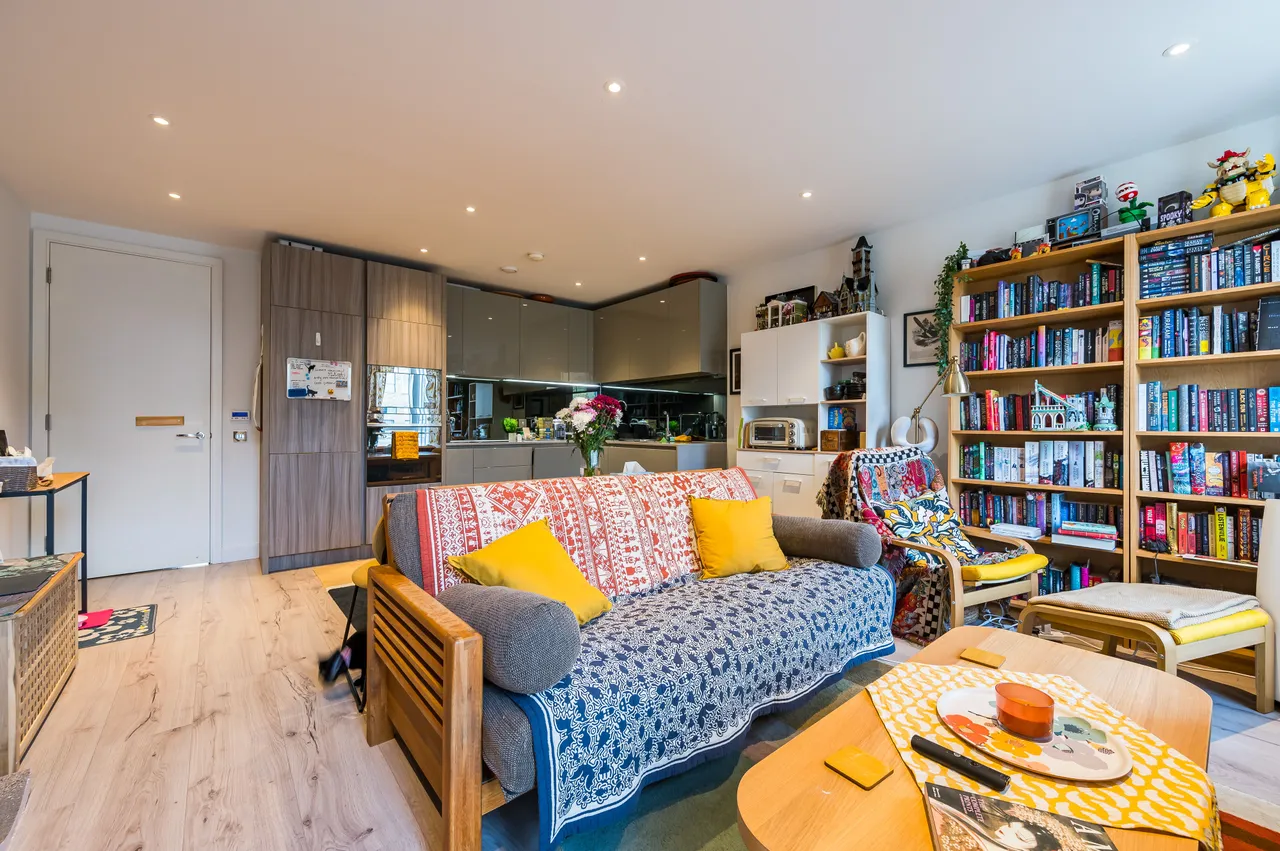 Flat 38, Cooper Court, Smithfield Square, High Street, London, photo 12