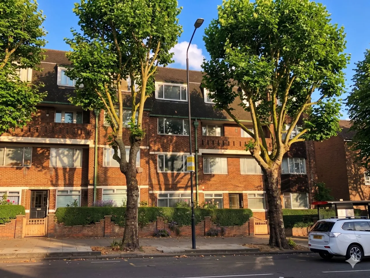 2 bed flat for sale, Streatham High Road, London, SW16