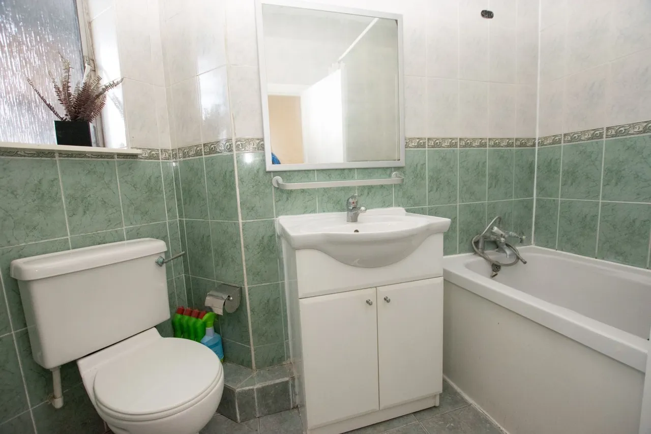 Streatham High Road, London, SW16, photo 7