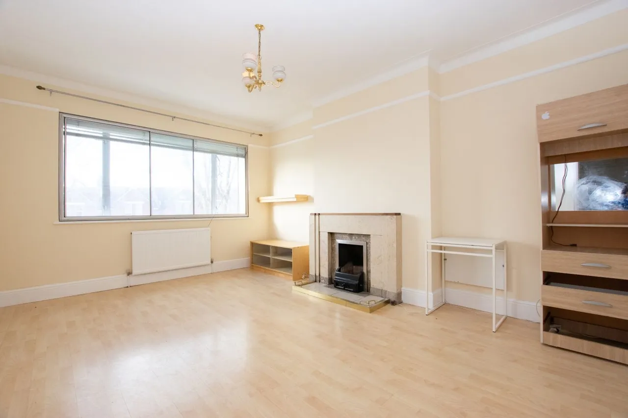 Streatham High Road, London, SW16, photo 2