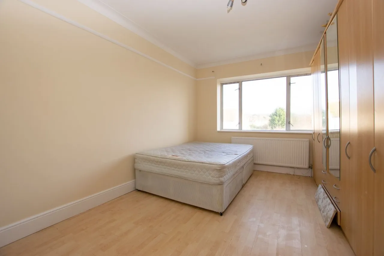 Streatham High Road, London, SW16, photo 5