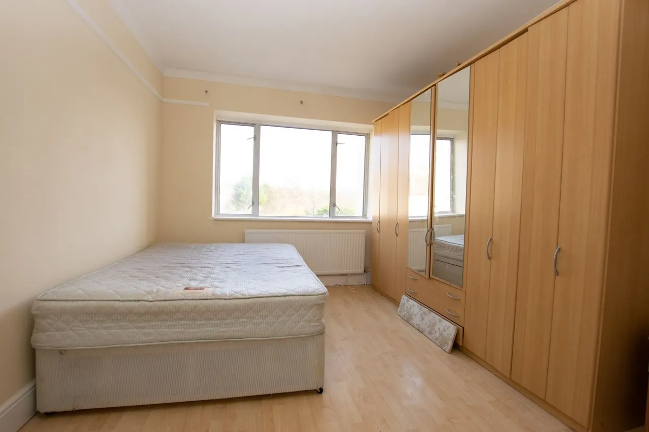 Streatham High Road, London, SW16, photo 6