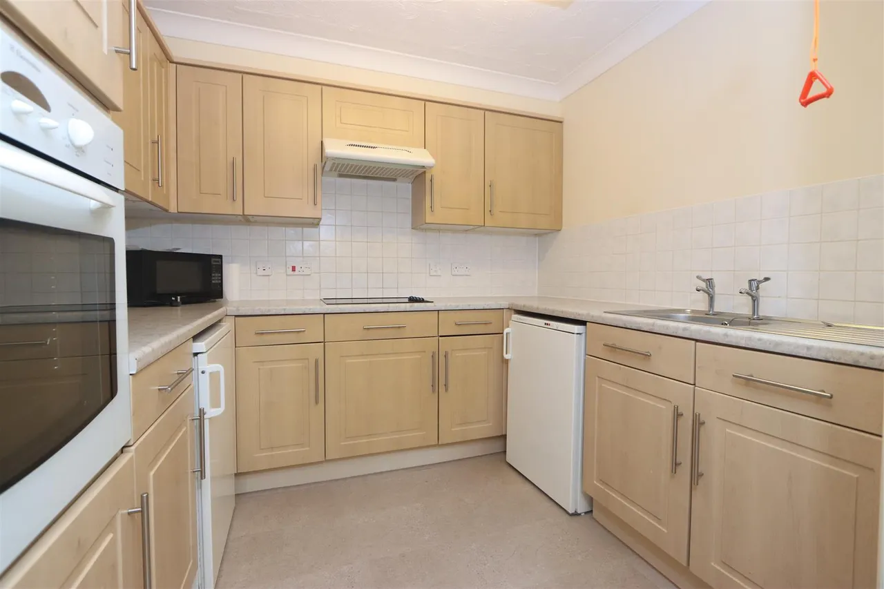 Worcester Road, HAGLEY, Hagley Stourbridge, photo 2