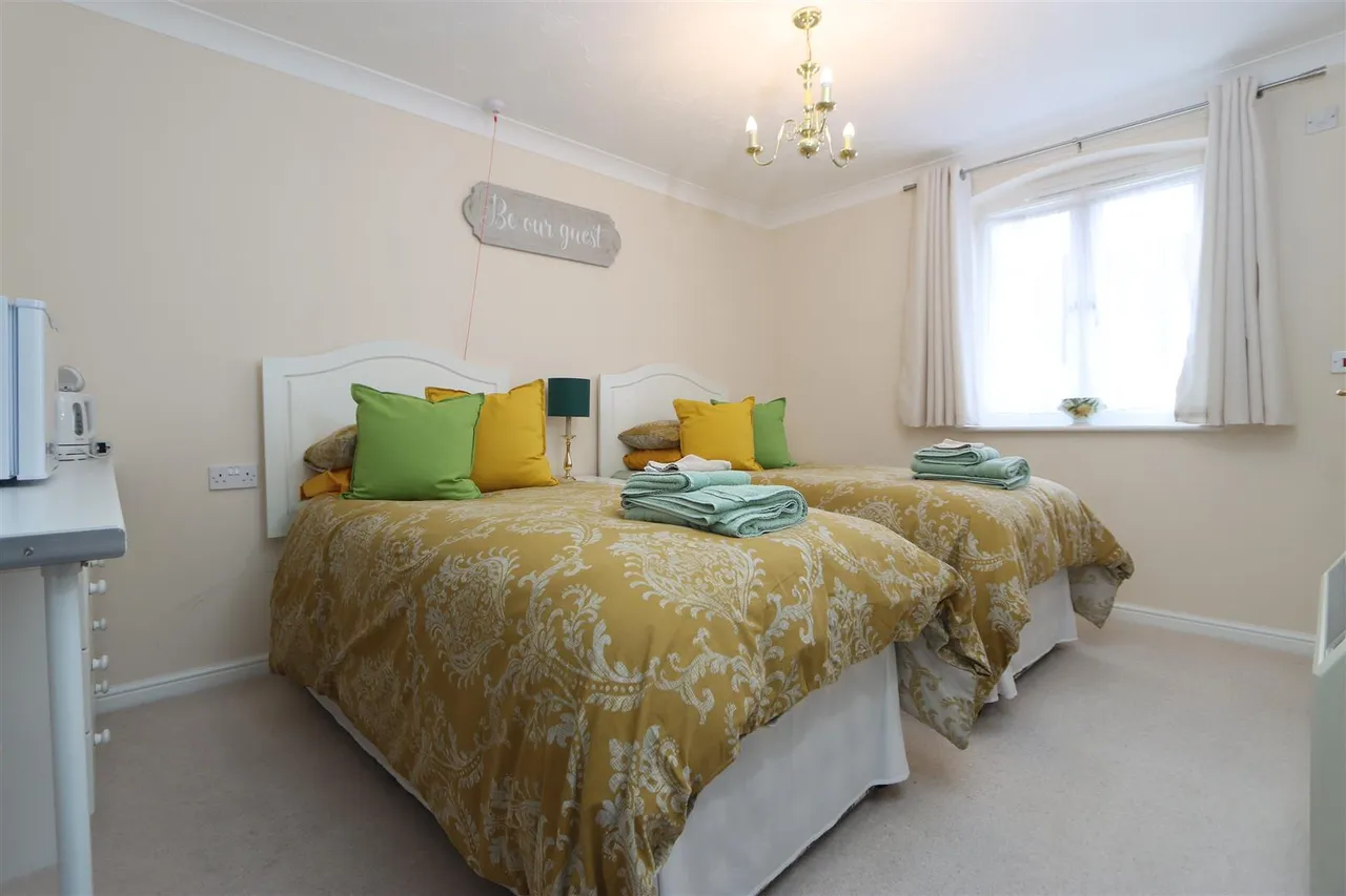 Worcester Road, HAGLEY, Hagley Stourbridge, photo 12