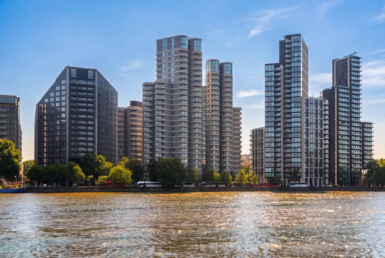 2 bed flat to rent — The Corniche, 20-24 Albert Embankment, Embankment, London, SE1 7GJ