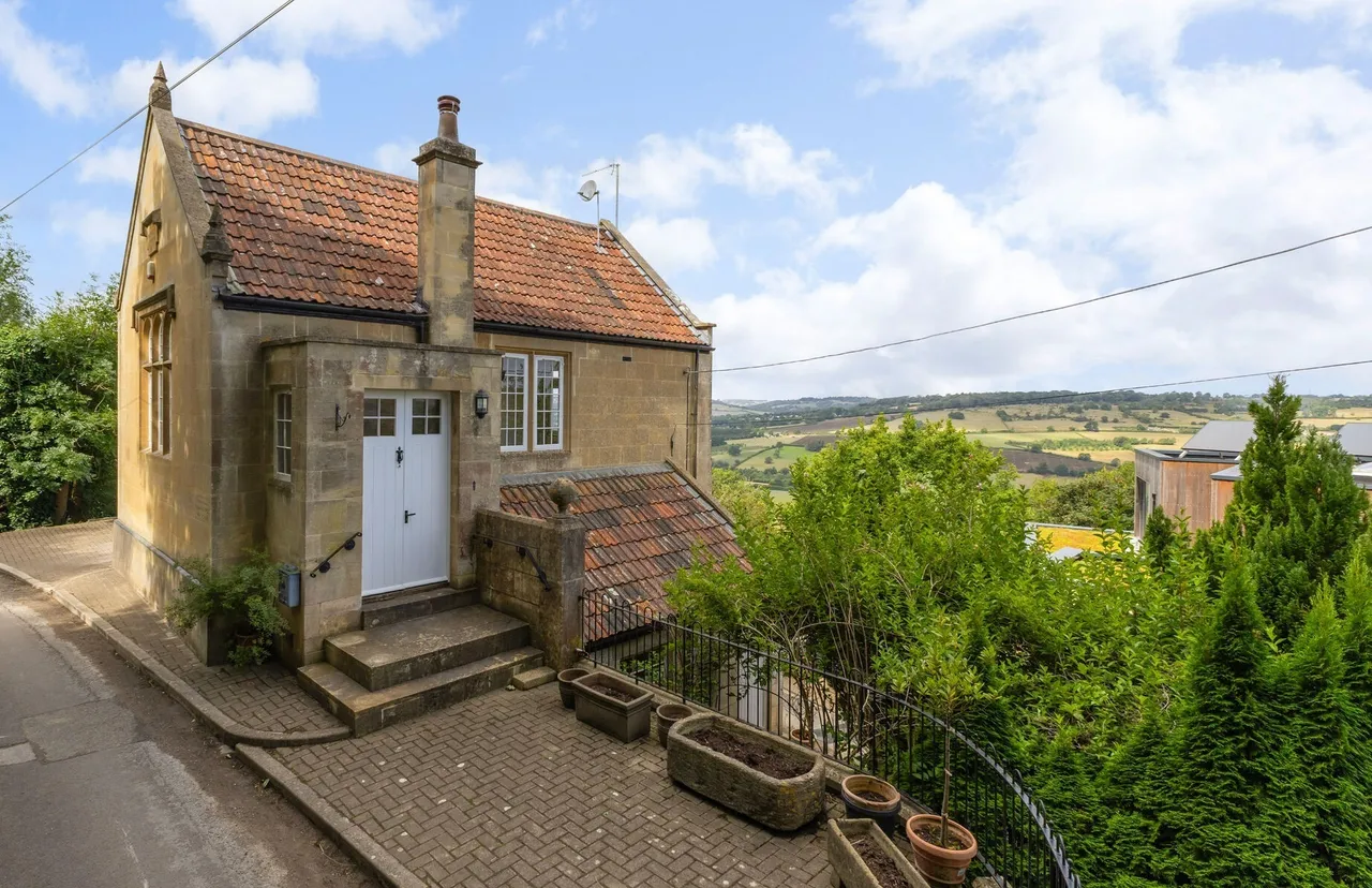 3 bed house for sale — Lower Kingsdown Road, Kingsdown, SN13