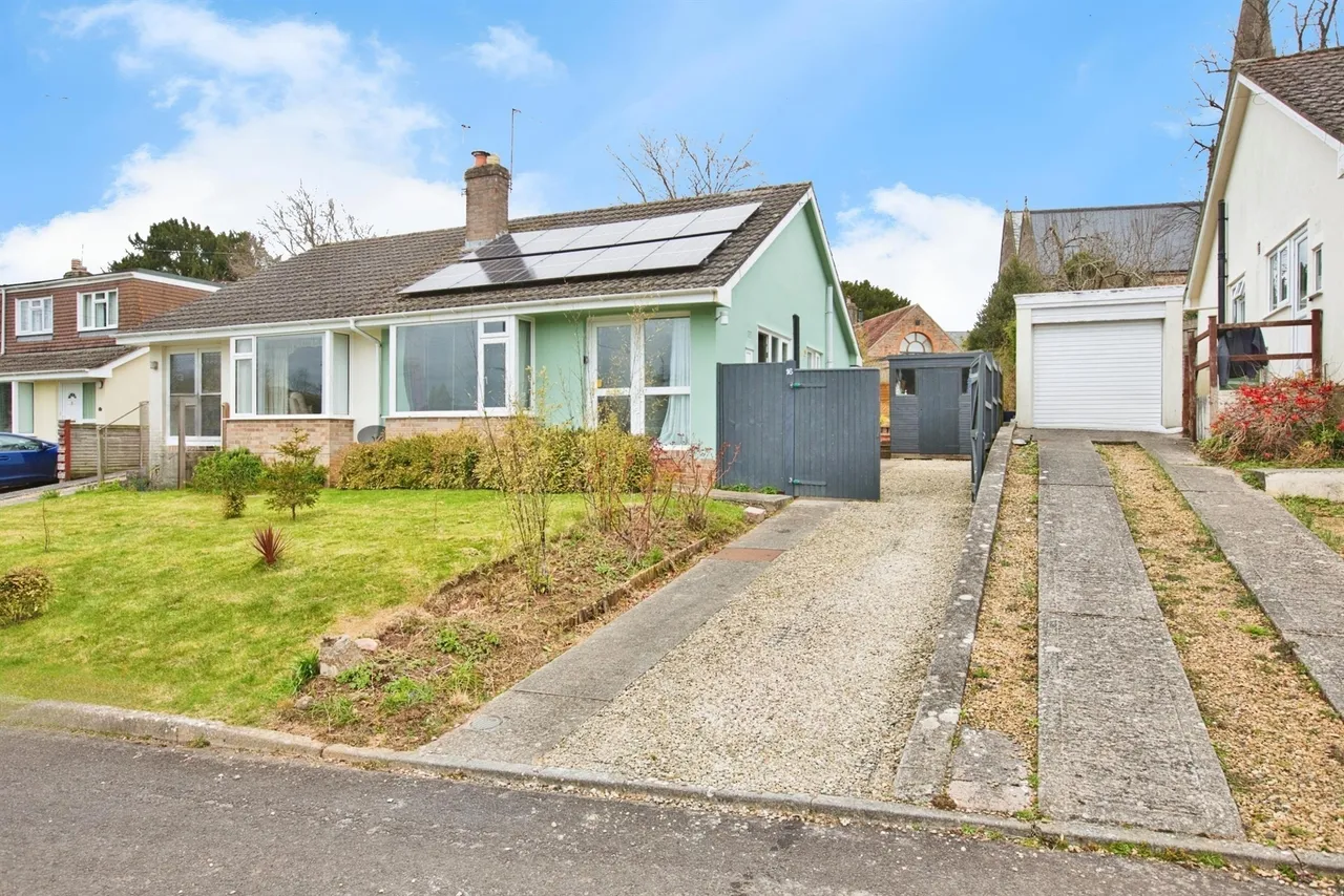 2 bed house for sale, Woodbury Close, Wells, BA5