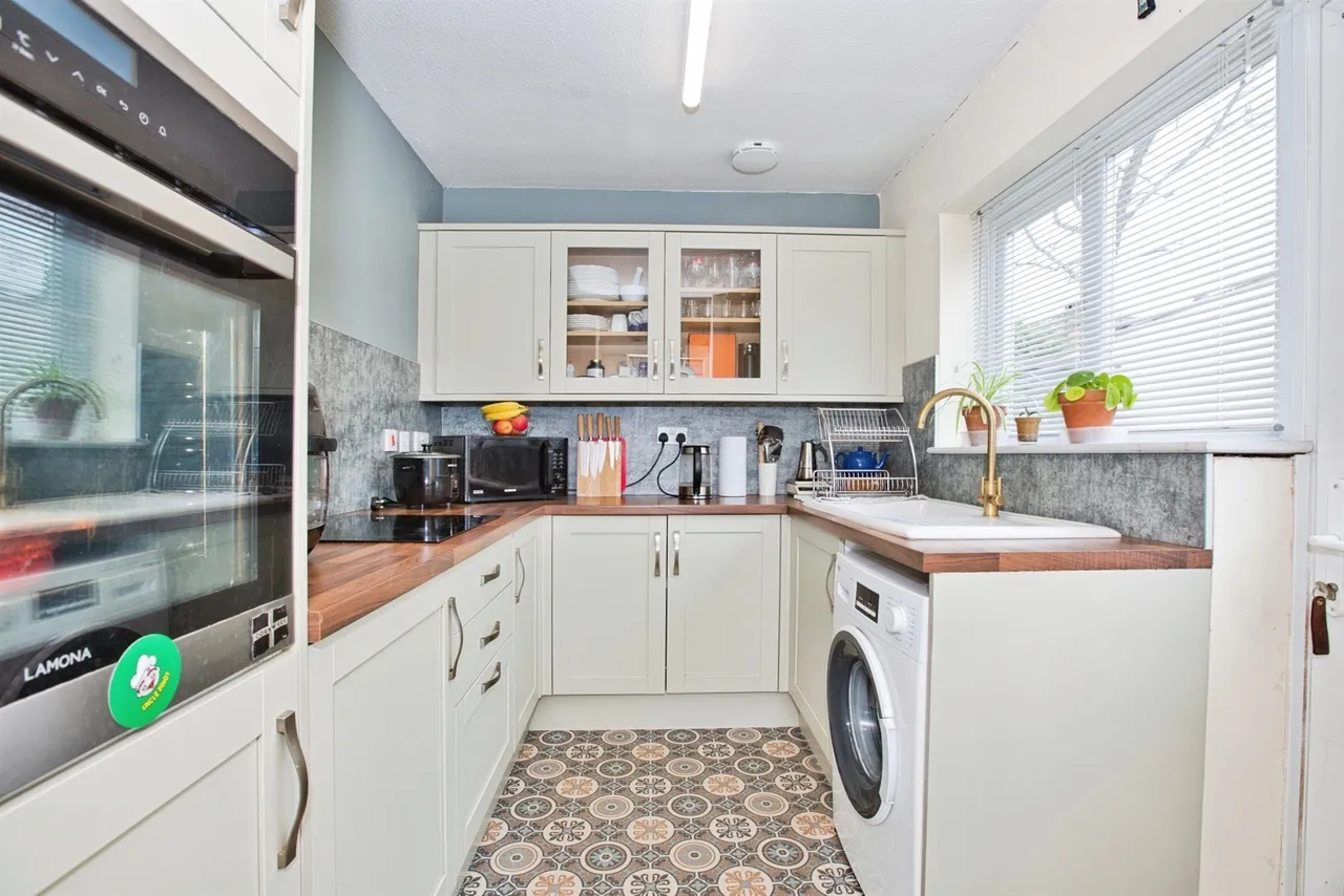 Woodbury Close, Wells, BA5, photo 2