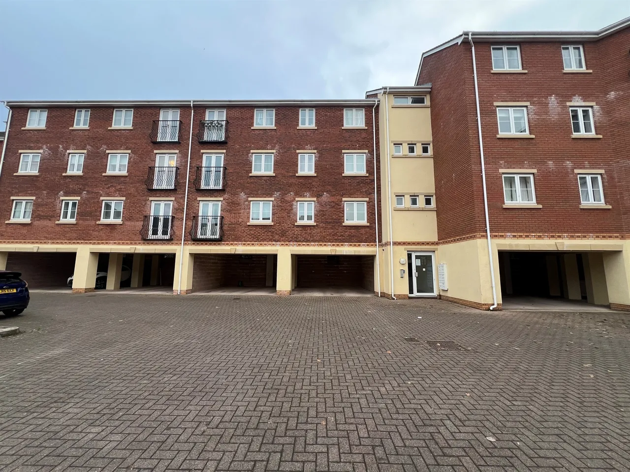 2 bed flat for sale — Rowsby Court, Pontprennau, Cardiff