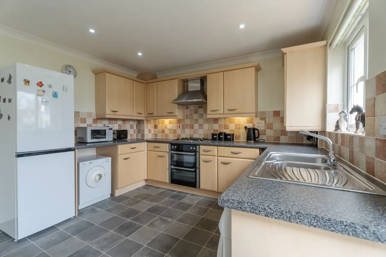 Buckland Close, Bideford, EX39, photo 2