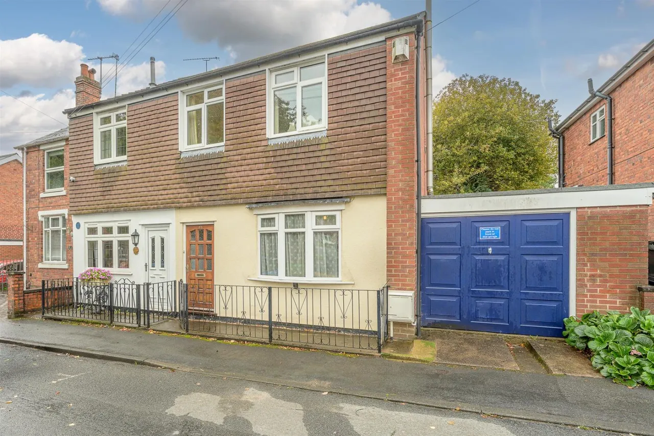 3 bed house for sale, Oak Street, Kingswinford, DY6