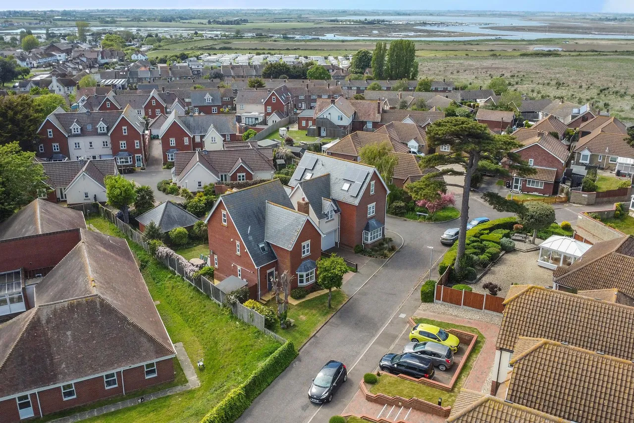 Louise Close, Walton On The Naze, photo 42