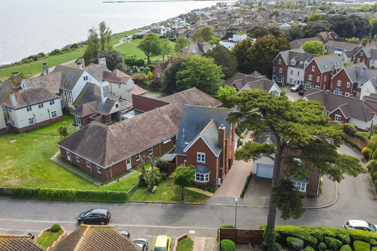 Louise Close, Walton On The Naze, photo 41