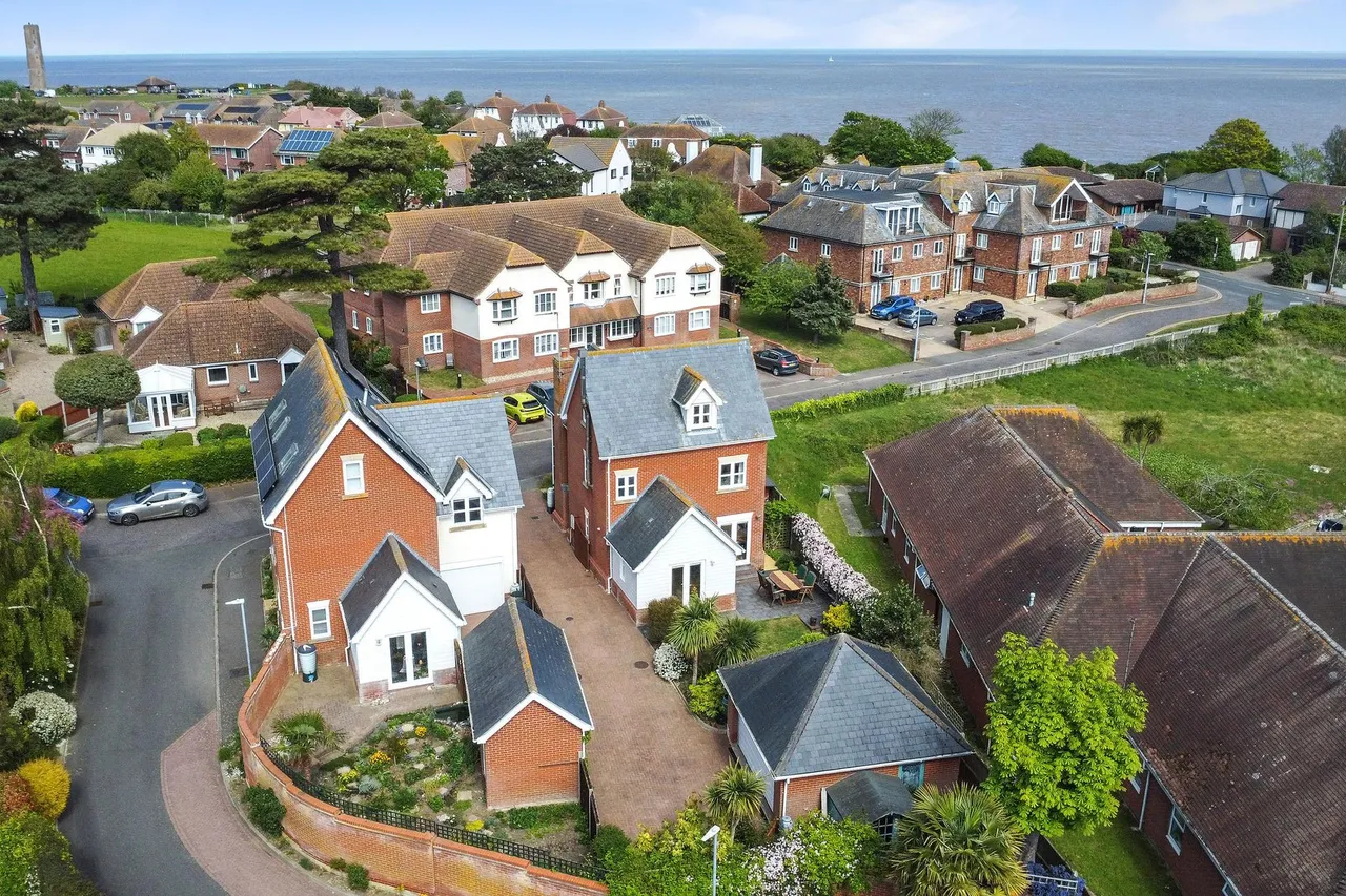 Louise Close, Walton On The Naze, photo 43