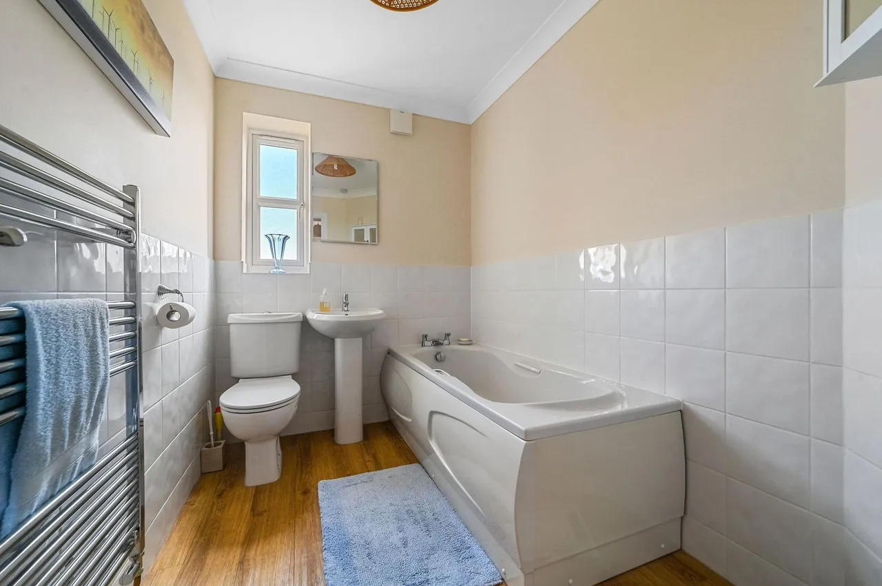 Louise Close, Walton On The Naze, photo 18