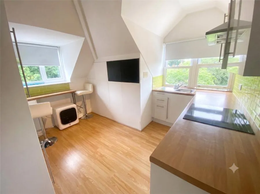 London Road, Camberley, GU15, photo 6