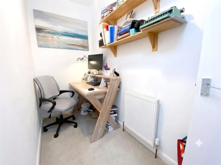 London Road, Camberley, GU15, photo 10