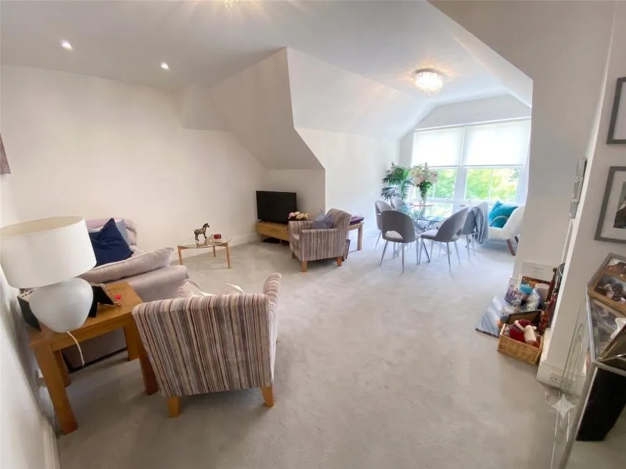 London Road, Camberley, GU15, photo 5